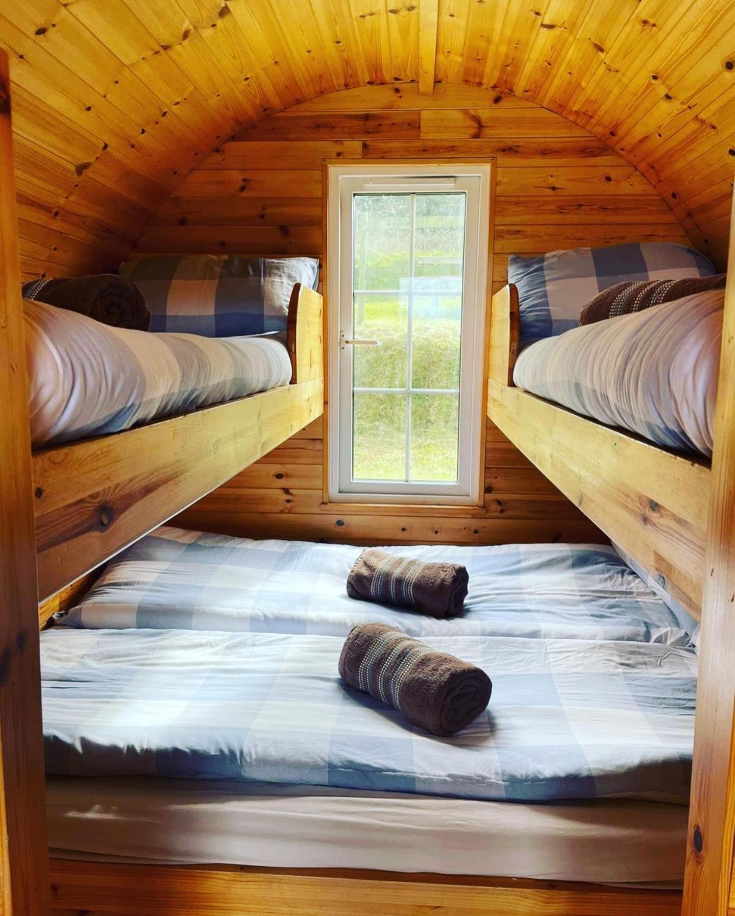 Coach Field Camp Hotel Екстериор снимка