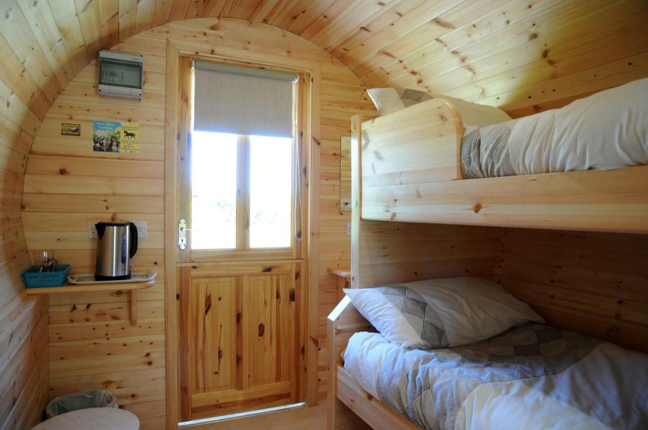 Coach Field Camp Hotel Екстериор снимка
